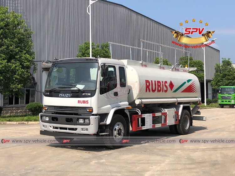 Left Front View of Fuel Tank Truck ISUZU